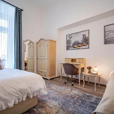 The Royal Hlavna Balcony Parking *