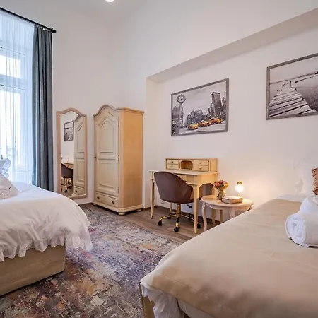 The Royal Hlavna Balcony Parking