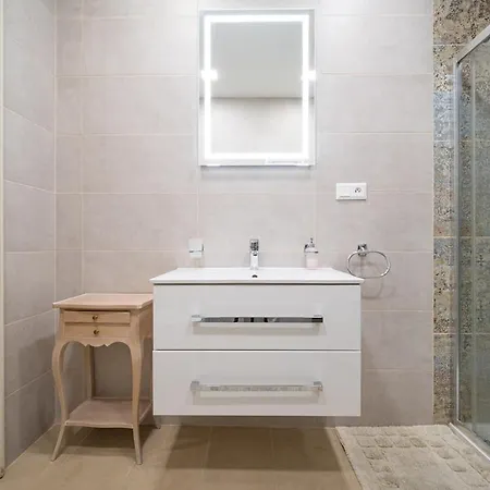 The Royal Hlavna Balcony Parking Lägenhet