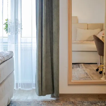 The Royal Hlavna Balcony Parking Lägenhet *