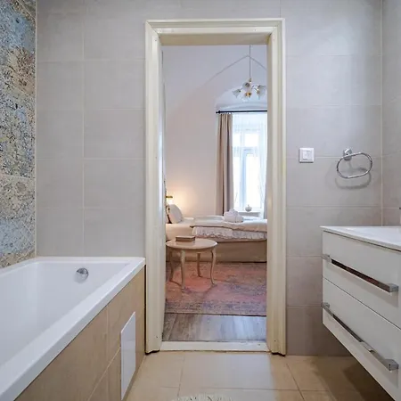 Lägenhet The Royal Hlavna Balcony Parking Košice