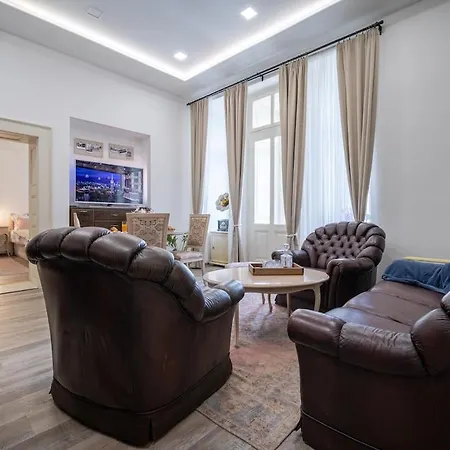 아파트 The Royal Hlavna - Balcony Apartment