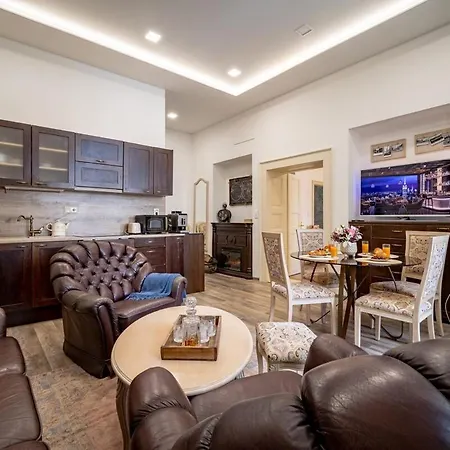 The Royal Hlavna Balcony Parking Lägenhet *