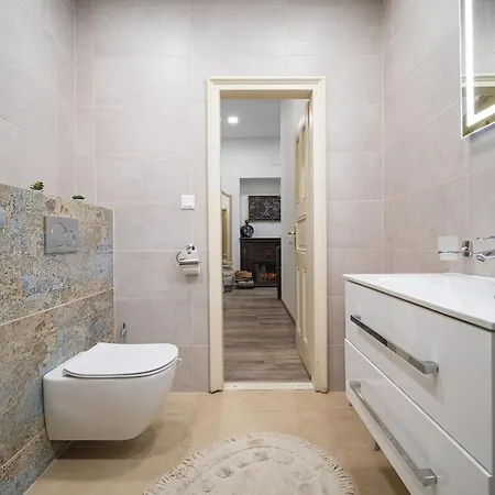 The Royal Hlavna Balcony Parking Apartment Košice
