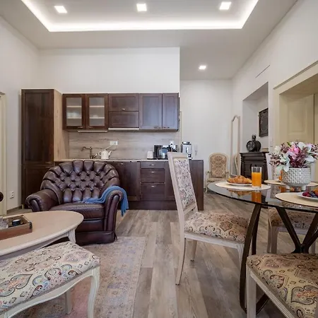 The Royal Hlavna Balcony Parking