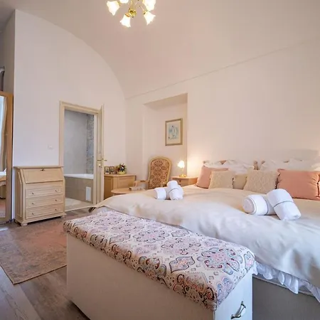 The Royal Hlavna Balcony Parking Apartment Košice