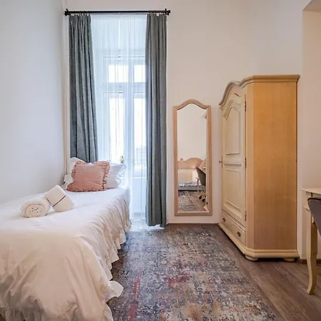 Apartment The Royal Hlavna Balcony Parking Košice