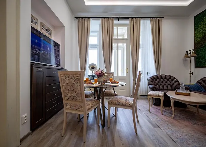 The Royal Hlavna Balcony Parking Апартаменты *