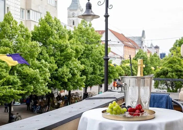 The Royal Hlavna Balcony Parking Апартаменты *