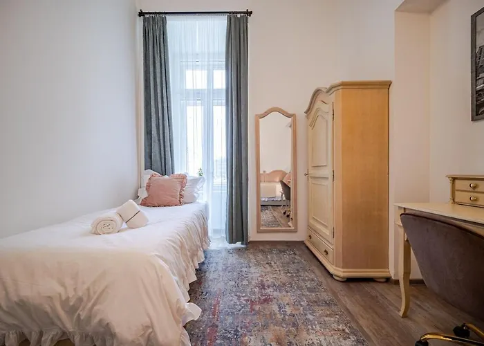 Апартаменты The Royal Hlavna Balcony Parking Кошице